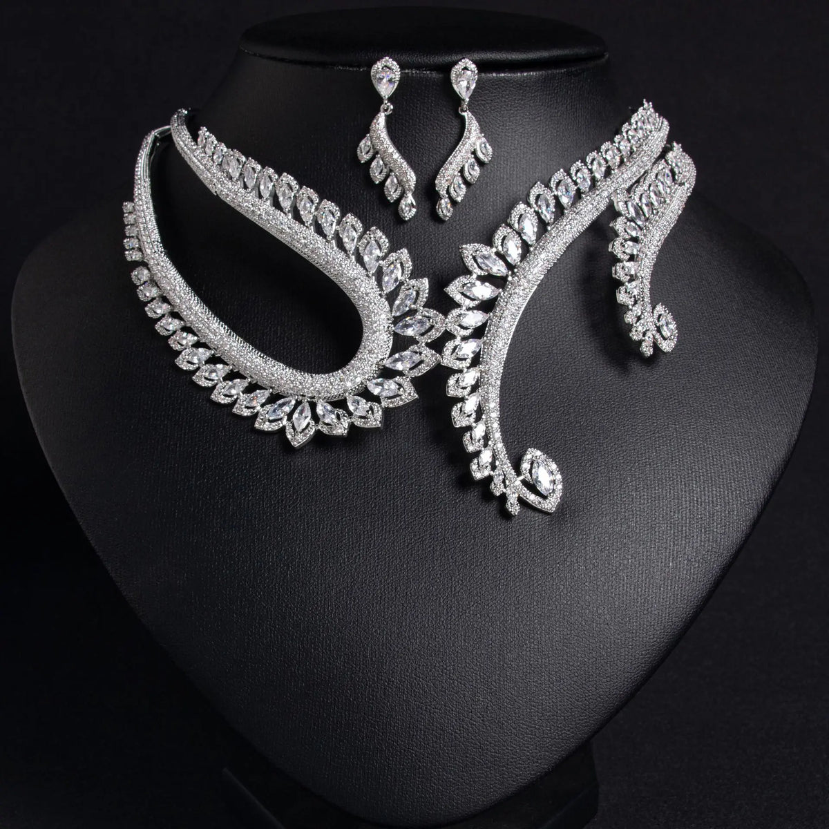 Glamorous Red Gemstone Necklace and Earrings Set – Luxury Evening Jewelry Collection