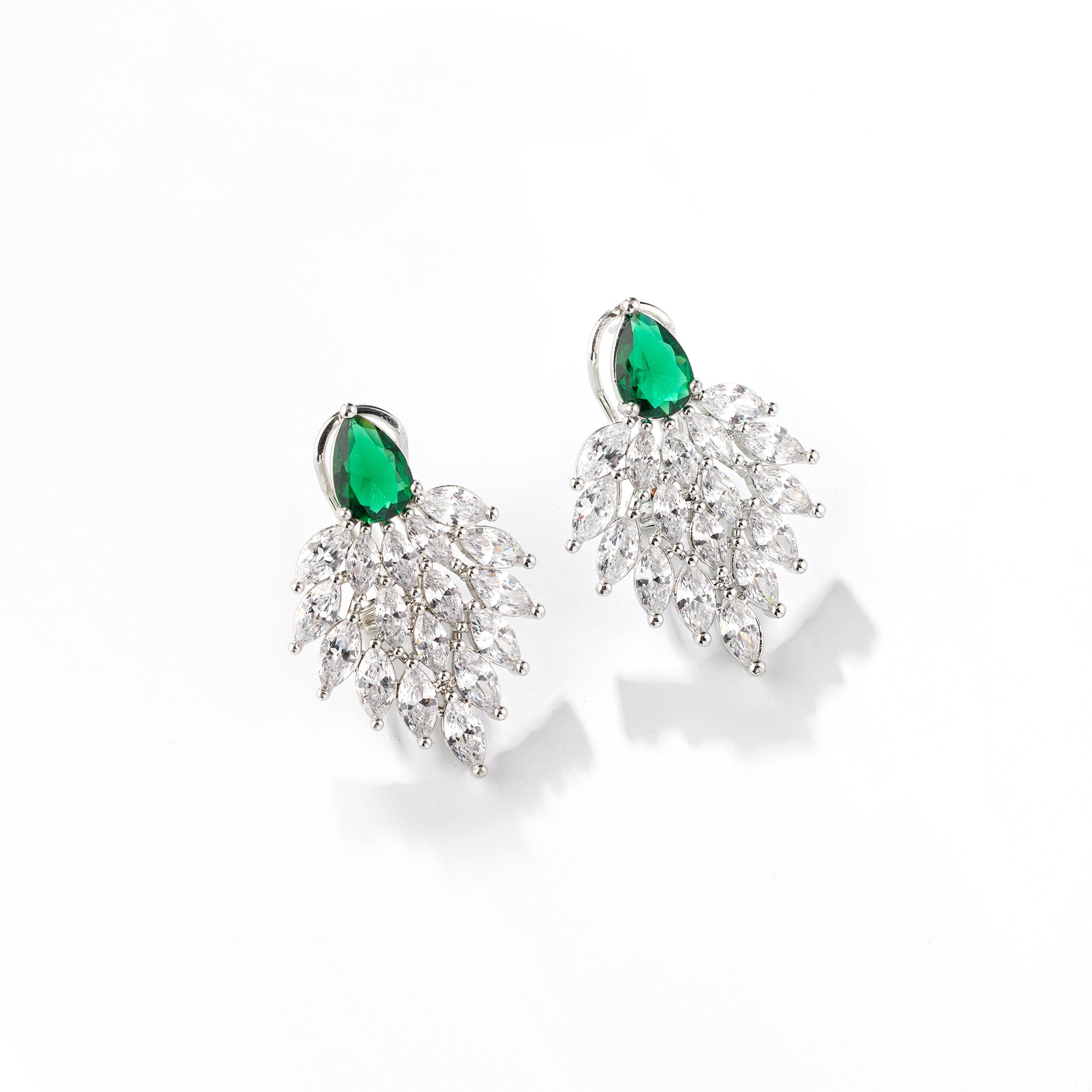 Boucles d'oreilles rubis rouge éclatant avec cristaux marquise scintillants