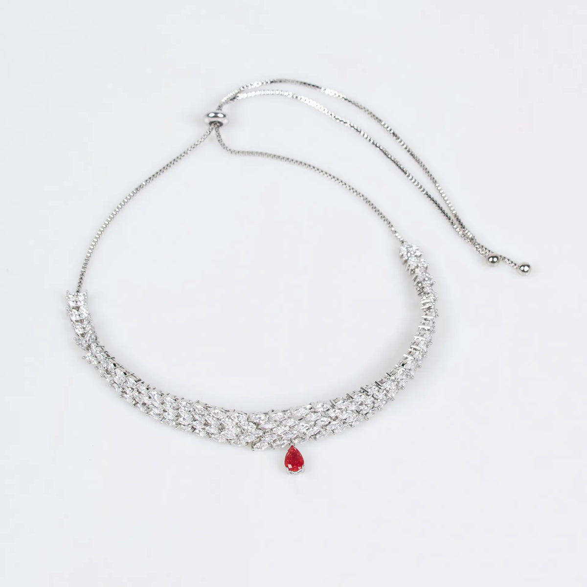 Collier ras-de-cou de luxe en cristal avec pendentif goutte rouge – Bijou élégant et affirmé