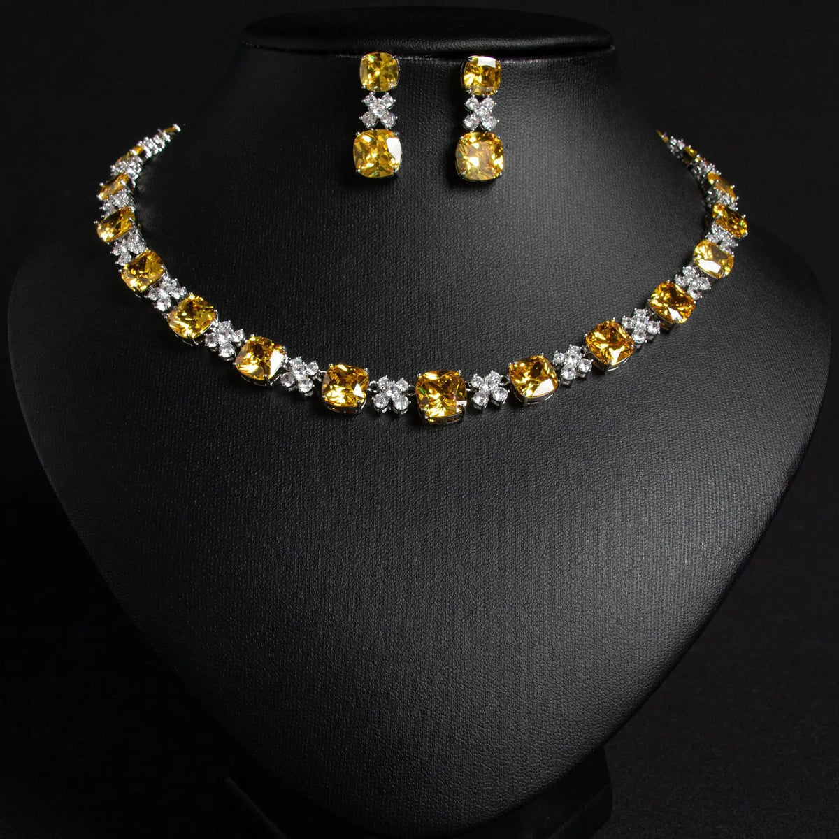 Parure Collier et Boucles d'Oreilles Élégante en Cristal Rose – Bijoux de Luxe Minimalistes pour Femme