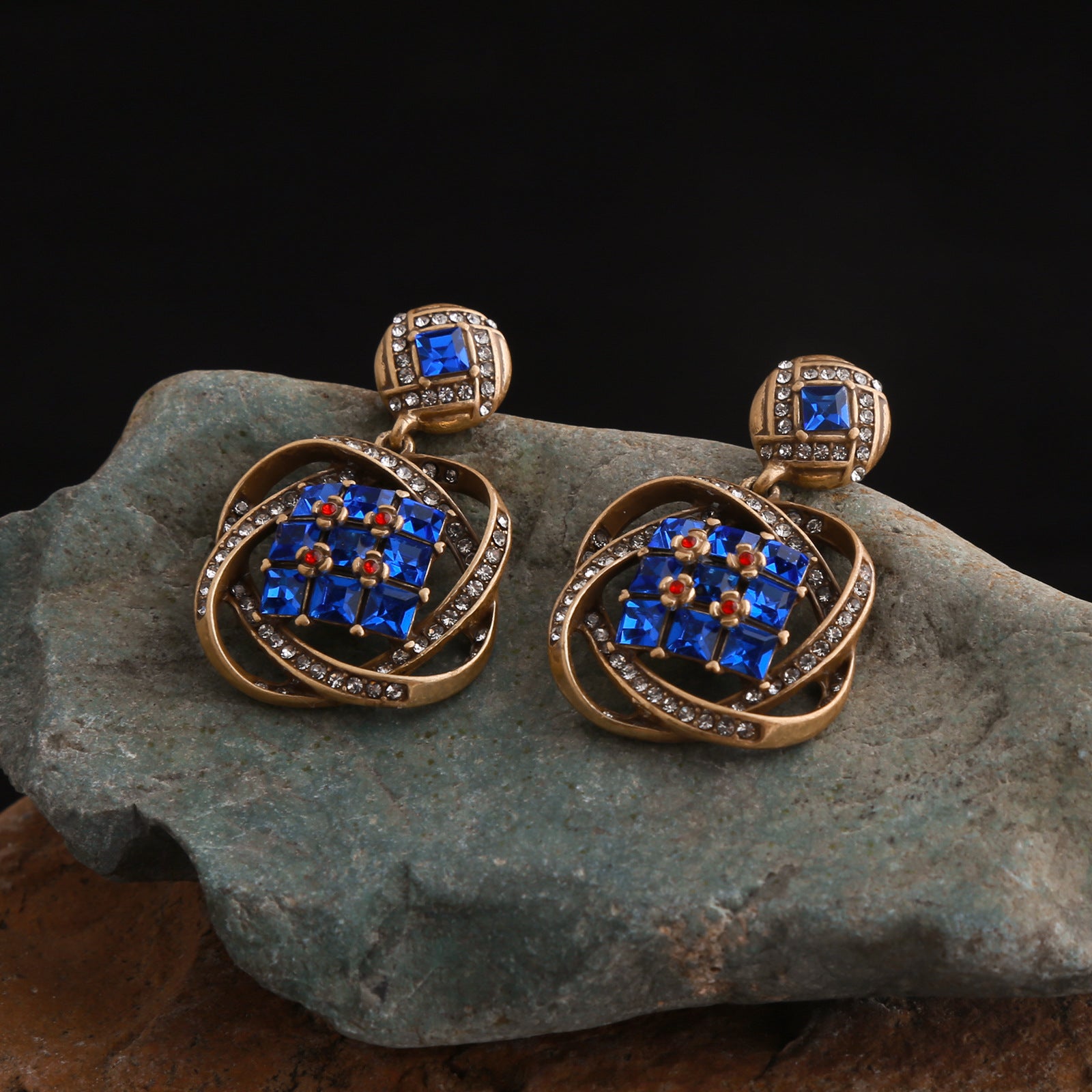Light luxury retro sapphire earrings