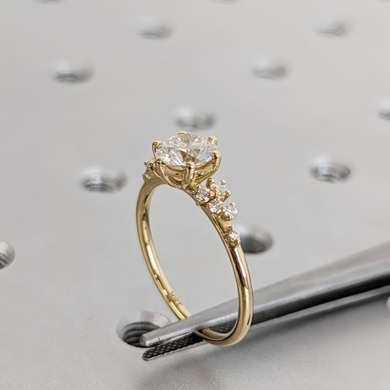 Light luxury gold-plated snowbank six-clawed zircon ring