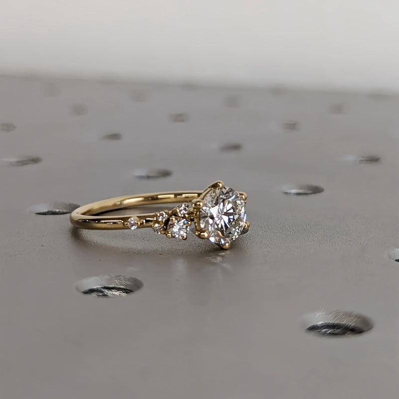 Light luxury gold-plated snowbank six-clawed zircon ring