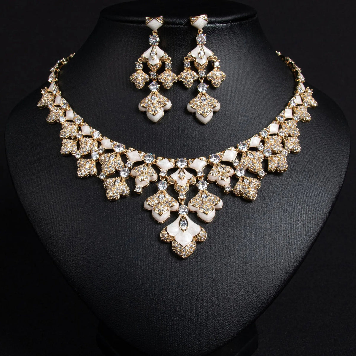 Parure de bijoux glamour or et cristaux pour soirées et fêtes