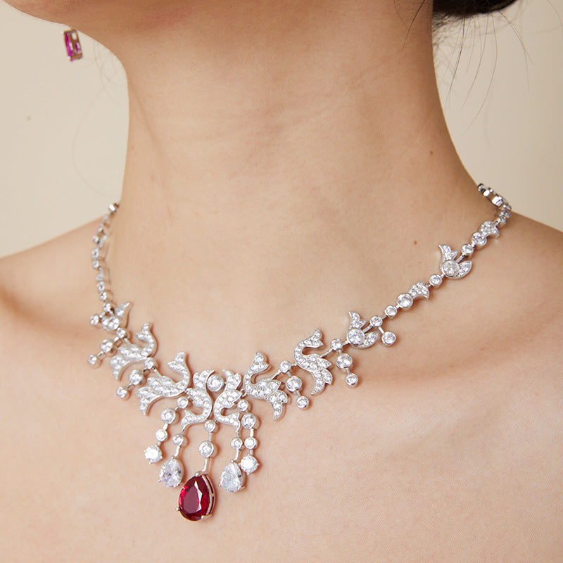 Elegant wedding crown necklace