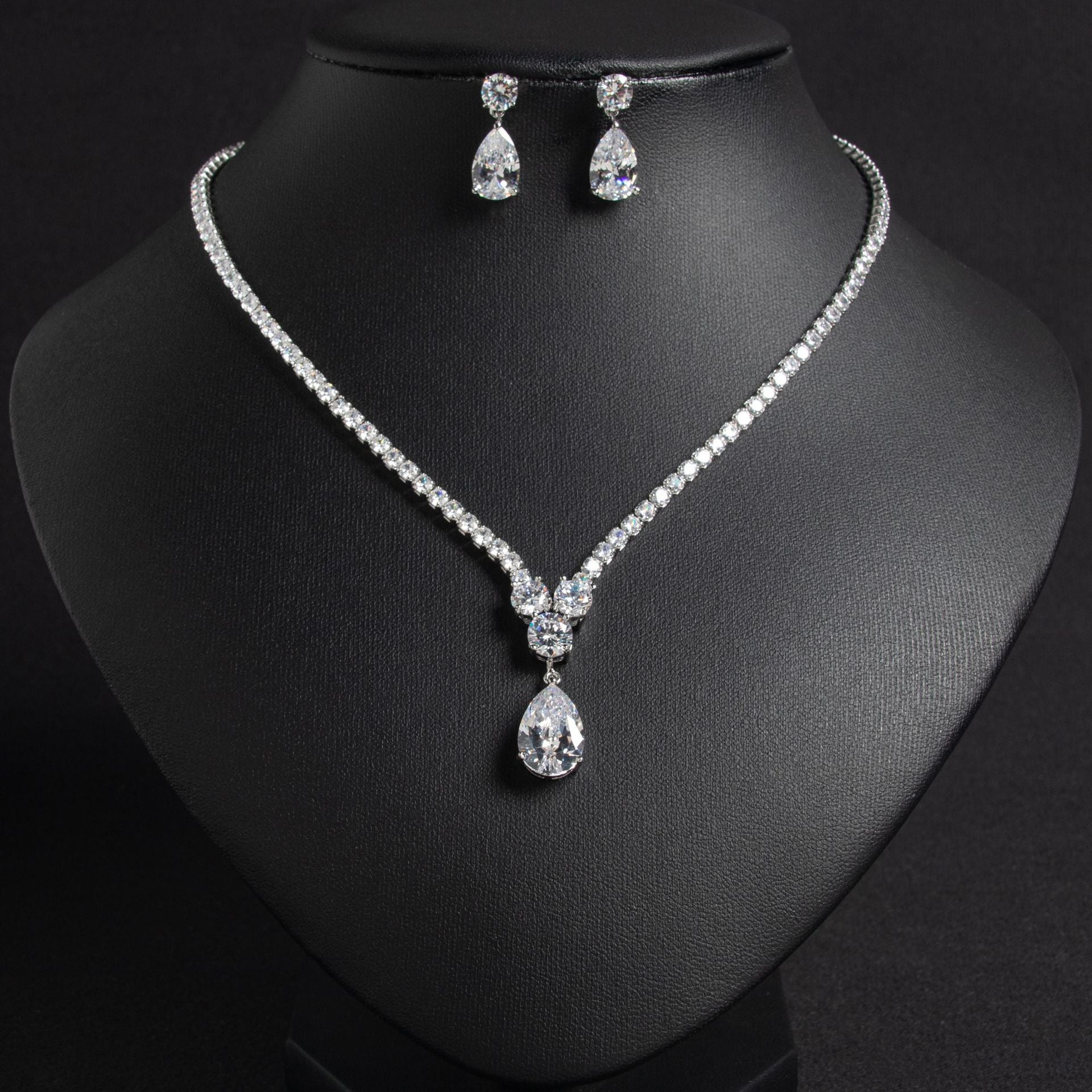 Luxury Ruby Red Crystal Necklace Earrings Set – Elegant Jewelry for Women
