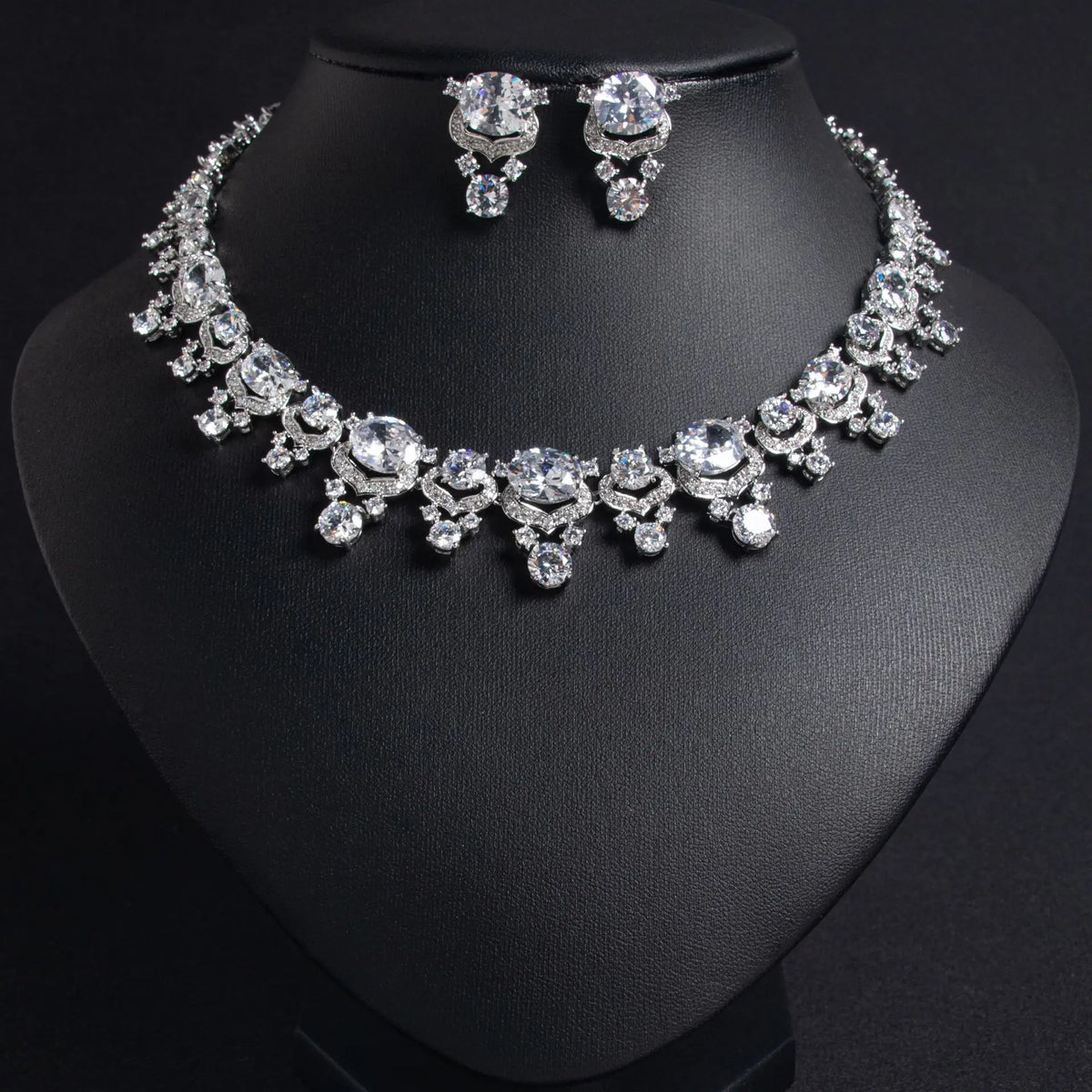 Parure collier et boucles d'oreilles de luxe en cristal vert émeraude et rouge rubis