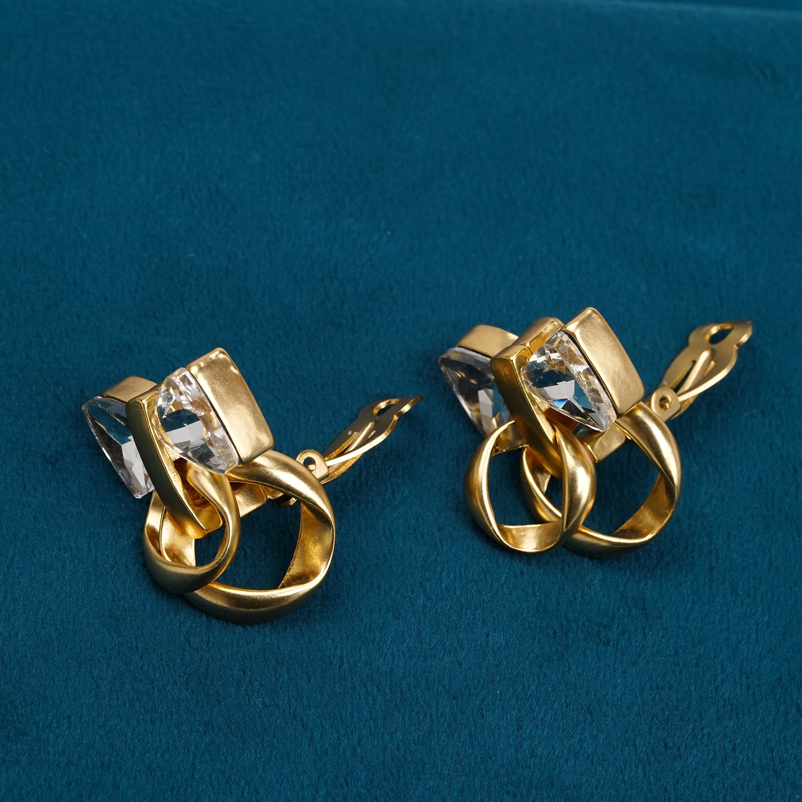 Medieval fashion sweet bow stud earrings