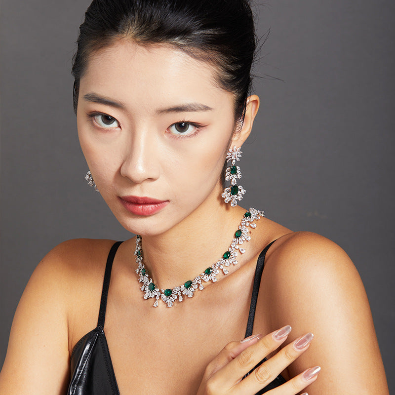 Petal Grandmother Emerald Necklace