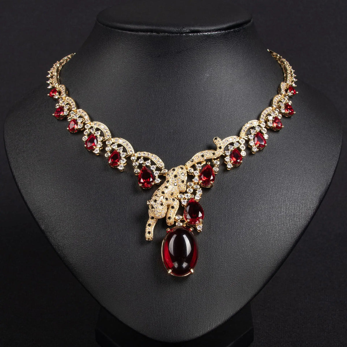 Collier pendentif léopard en cristal rouge rubis de luxe pour femme