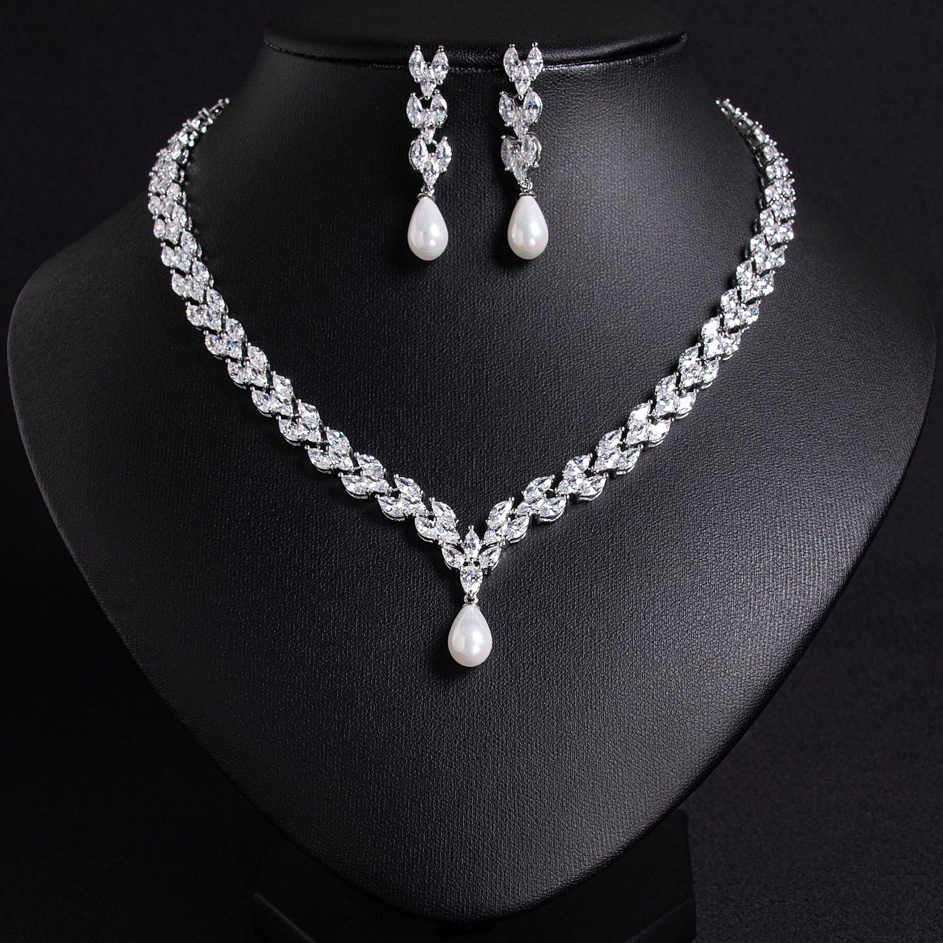 Elegant Pearl Drop Jewelry Set – Gold Tone Crystal Necklace Earrings