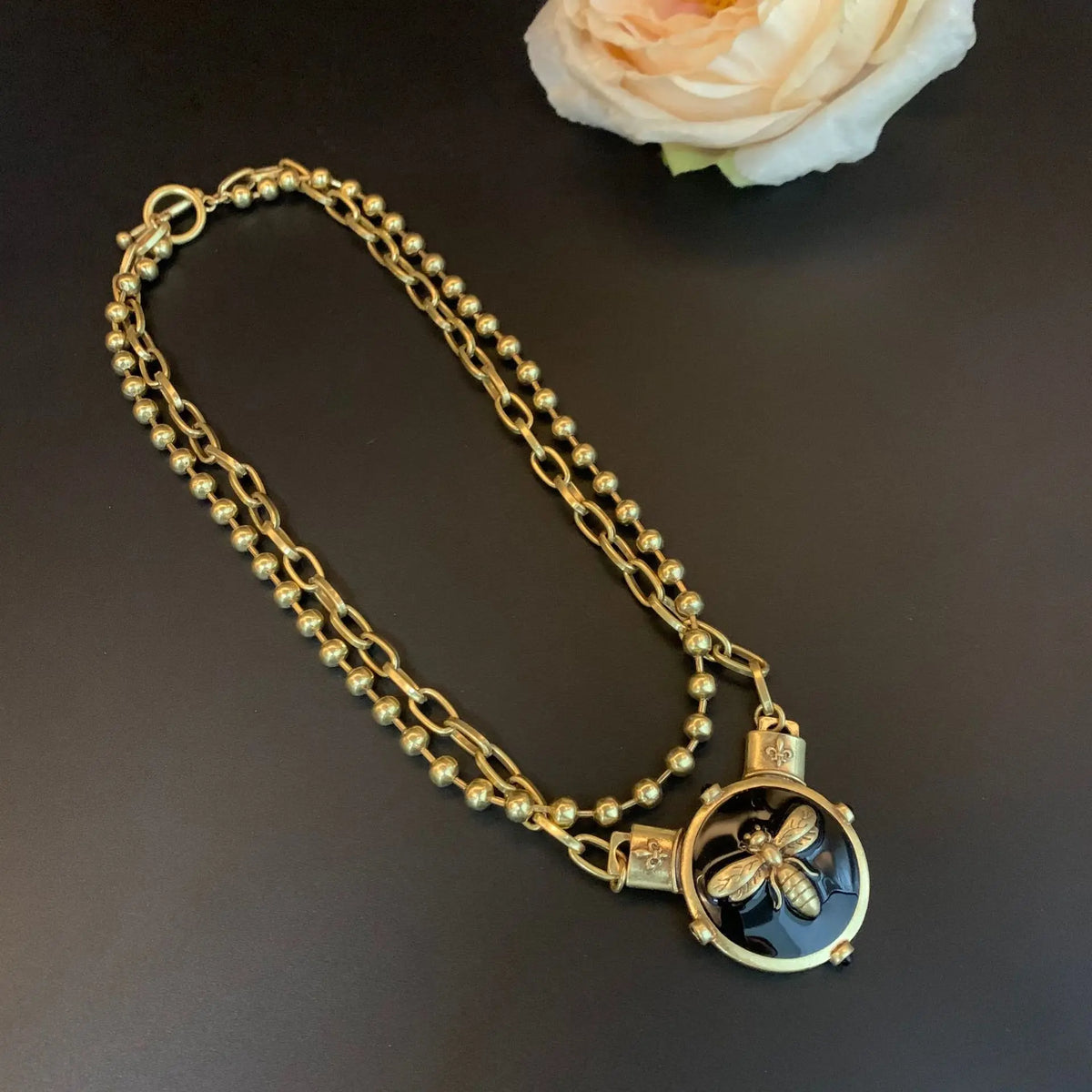 Collier Vintage Doré Double Abeille Cristal Vert Superposé