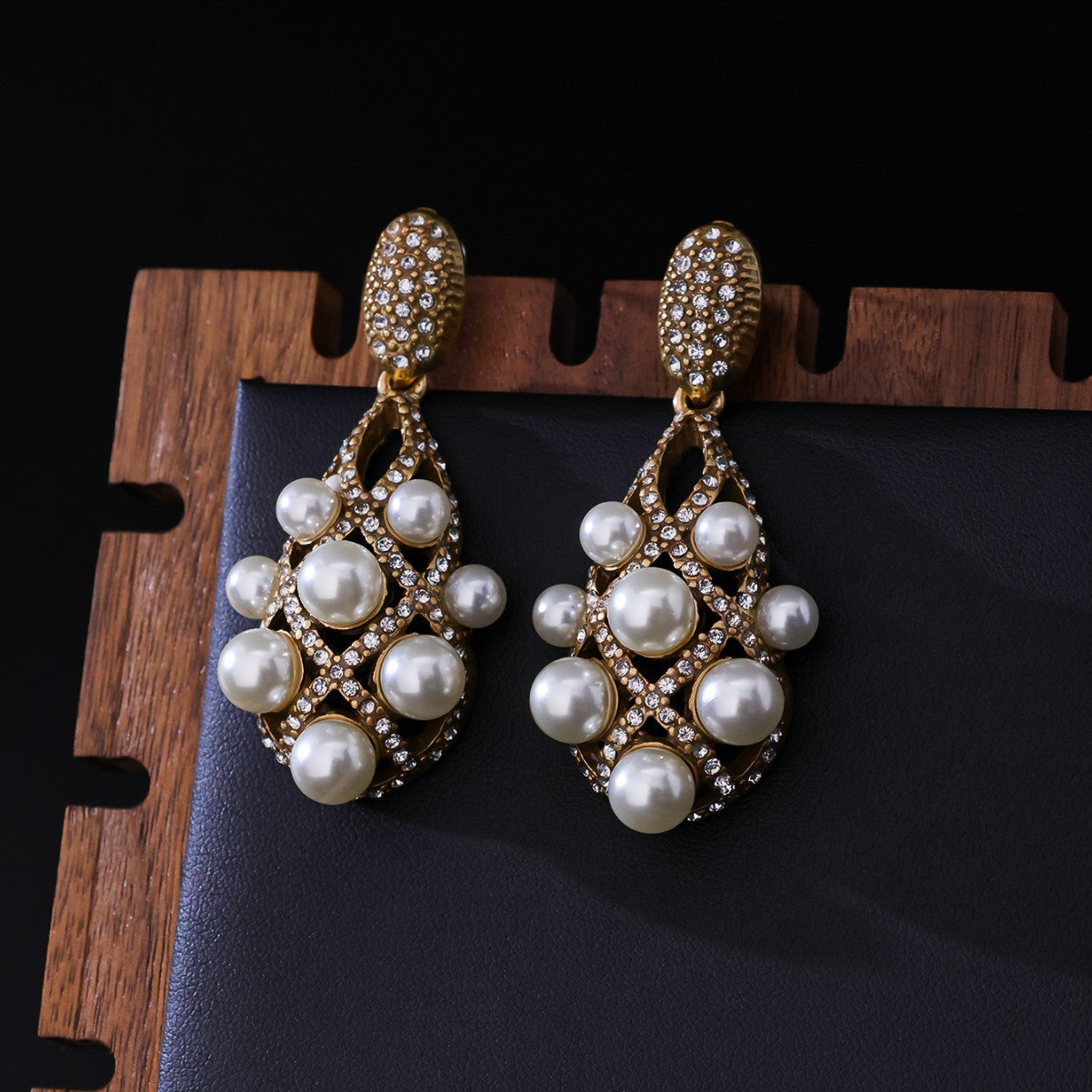 Mesh Hollow Pearl Earrings Fashion Versatile Earrings Retro Diamond Stud Earrings