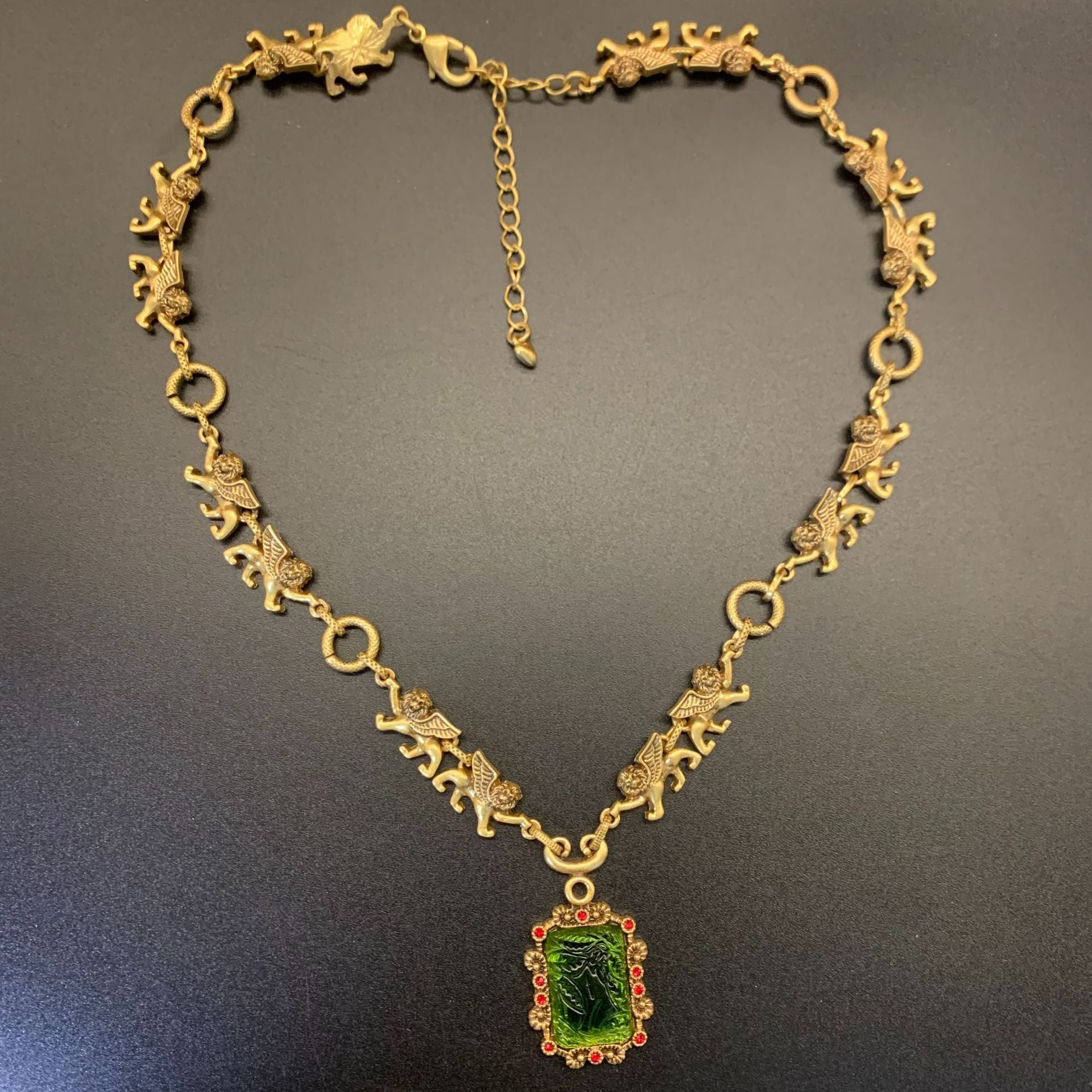 Bijoux de luxe léger, boucles d'oreilles clou émeraude, boucles d'oreilles de niche, collier pour femmes