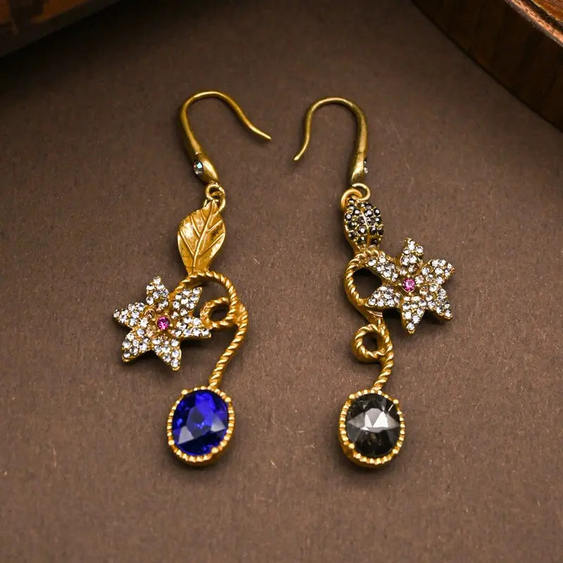 Parure de bijoux fantaisie vintage en cristal (boucles d'oreilles, bague et collier)