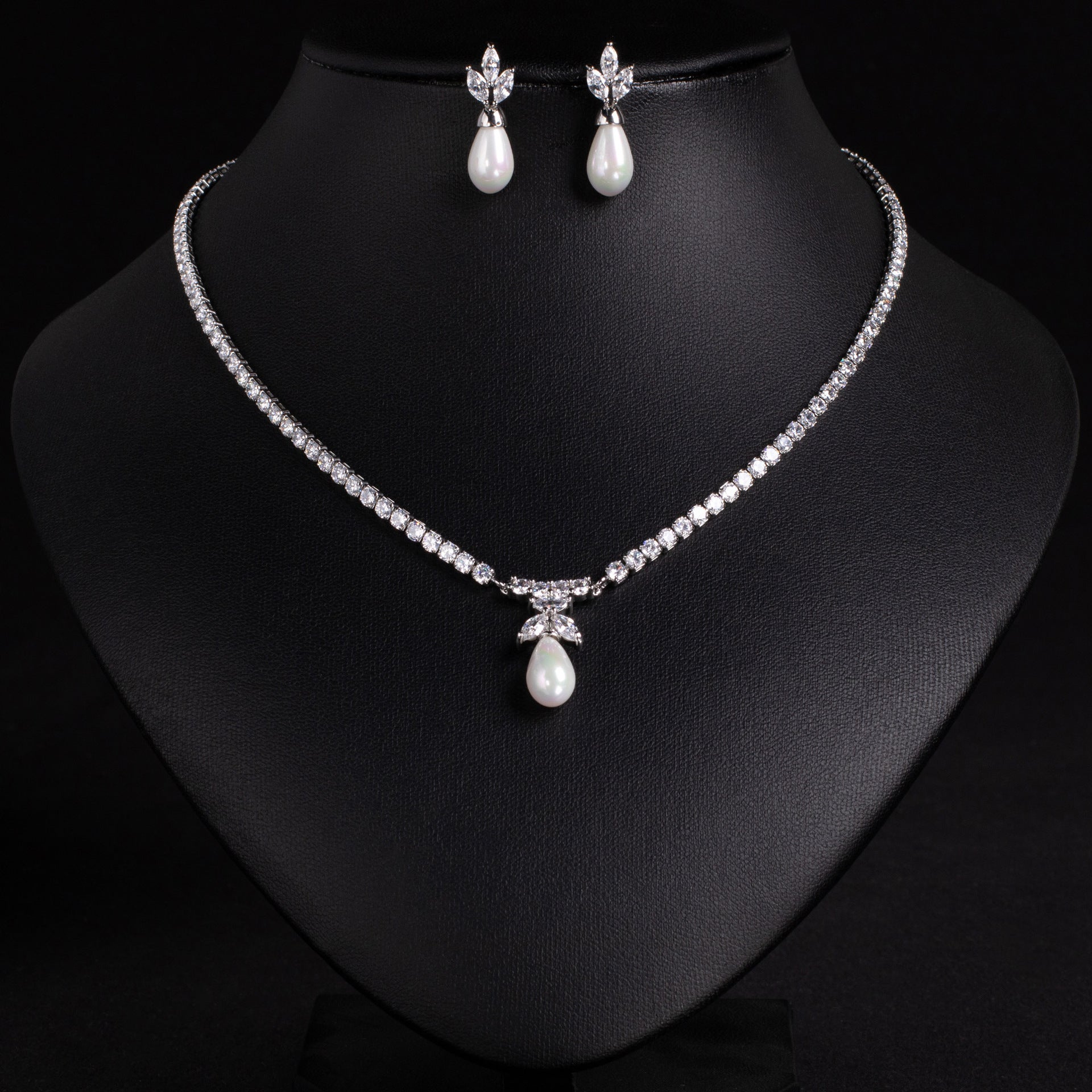 Luxury Pearl Drop Crystal Necklace Earrings Set – Elegant Jewelry for Women