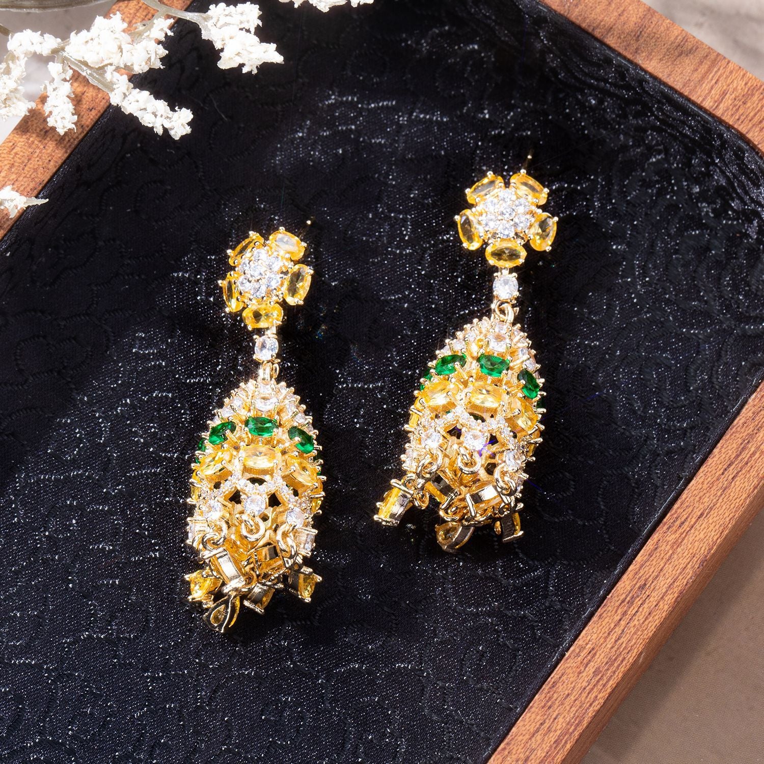 Personalized three-dimensional full diamond light luxury earrings