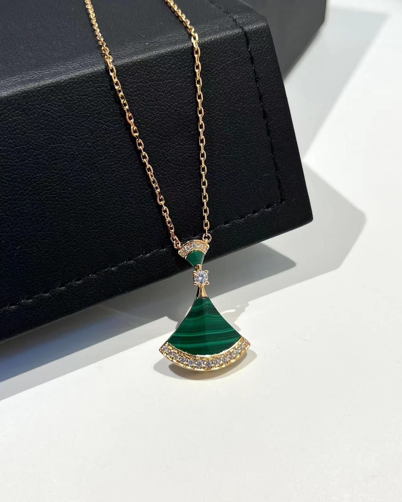 Fashion small fan shell necklace