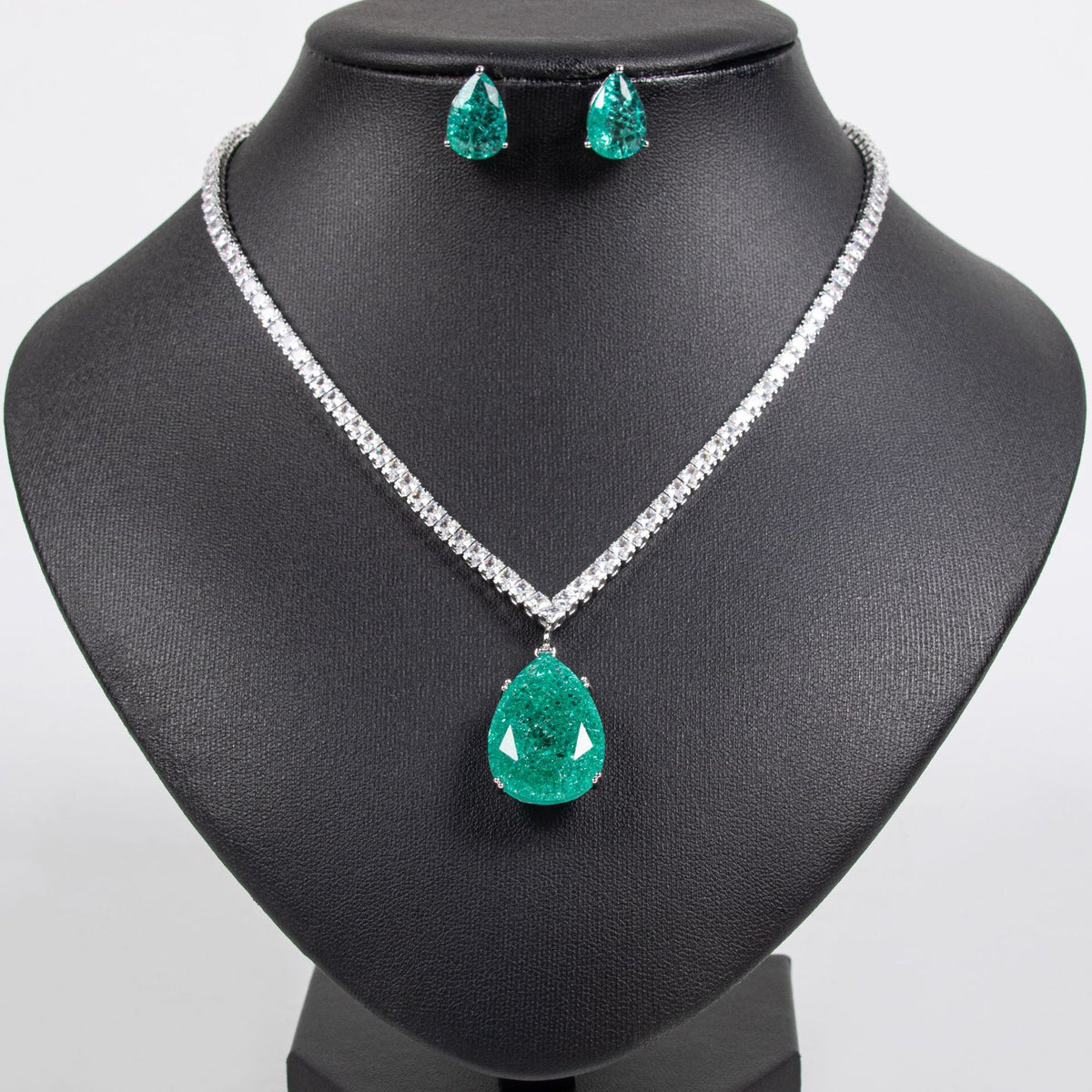 Elegant Green Crystal Drop Jewelry Set – Silver Necklace Earrings for Women