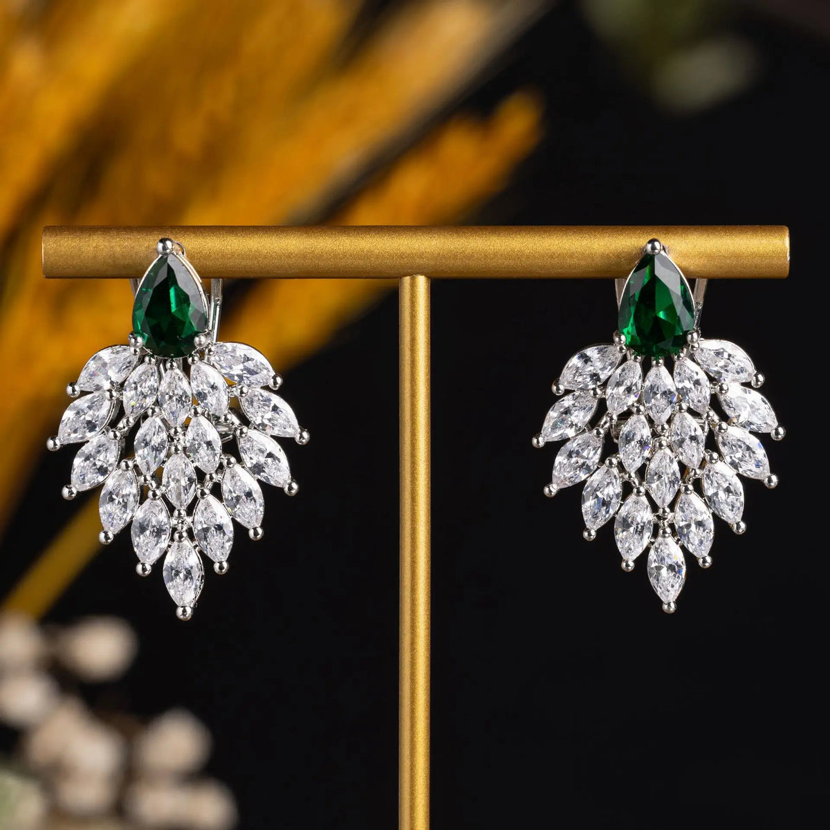 Boucles d'oreilles rubis rouge éclatant avec cristaux marquise scintillants