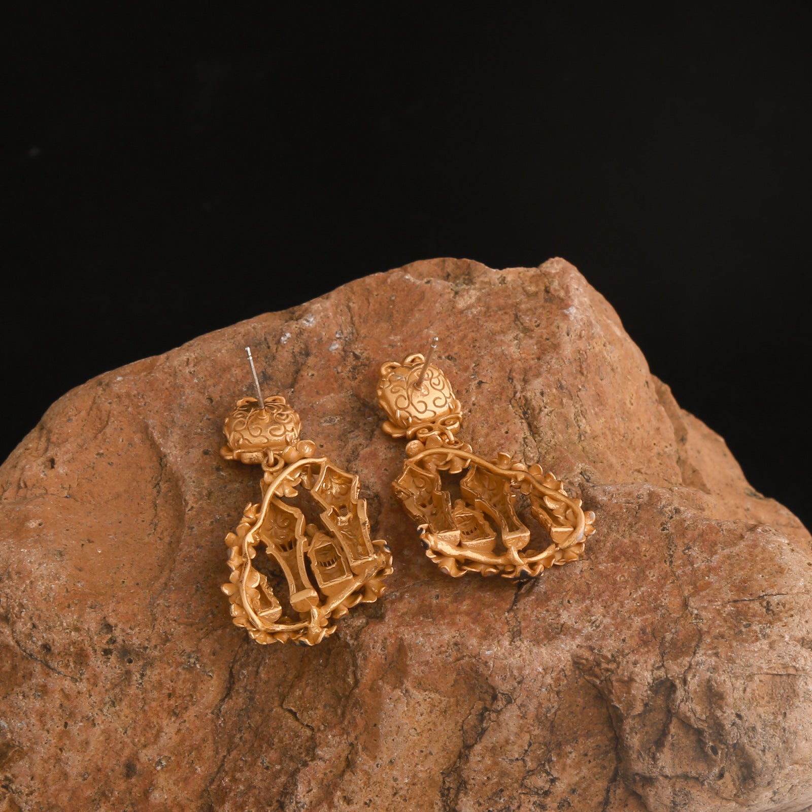 Niche design gold castle with diamond stud earrings