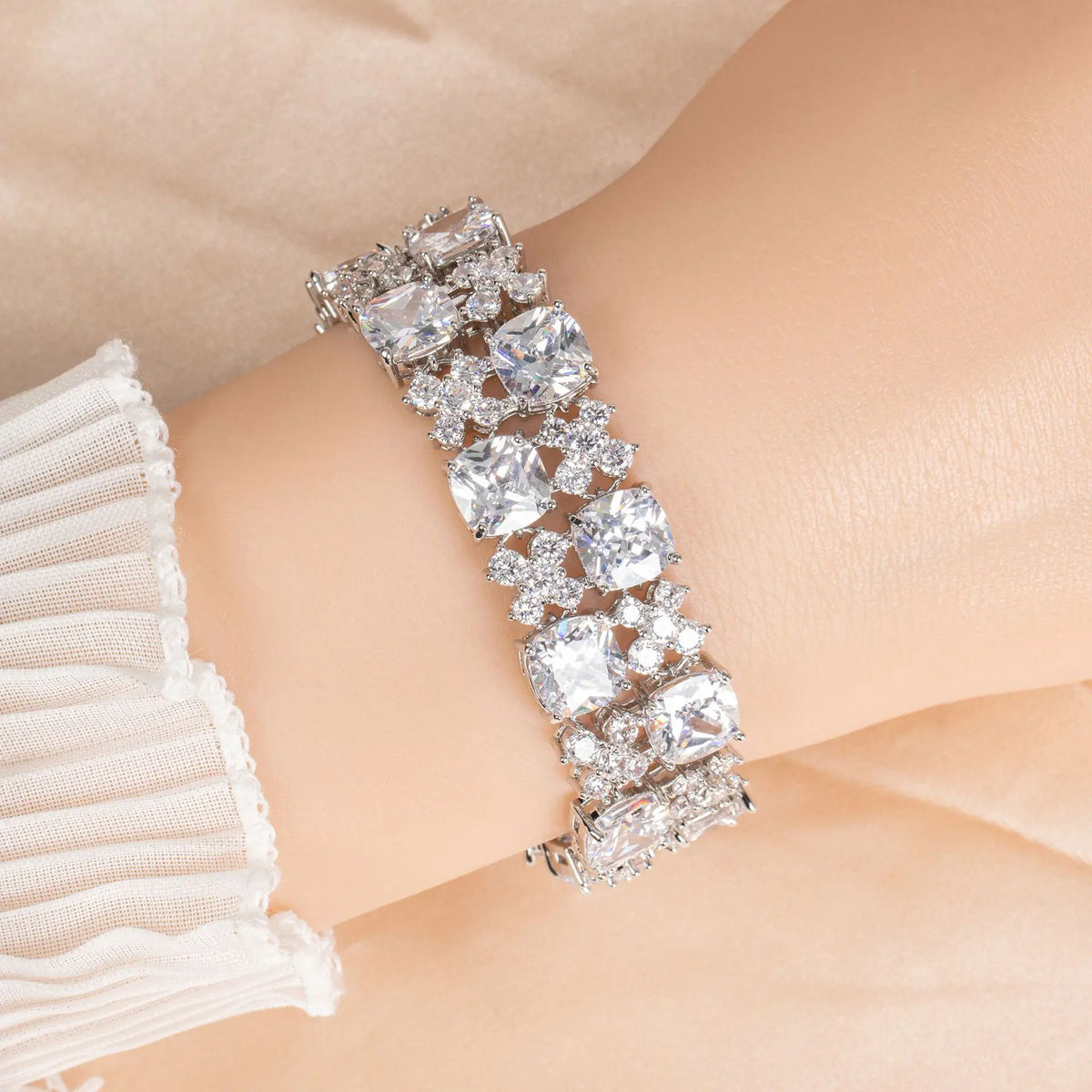 Bracelet trésor élégant à double rangée de zircon carré et coloré