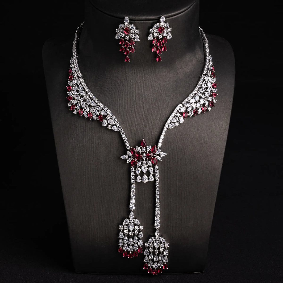 Royal Emerald Crystal Necklace Set – Elegant Green Gemstone Jewelry Collection