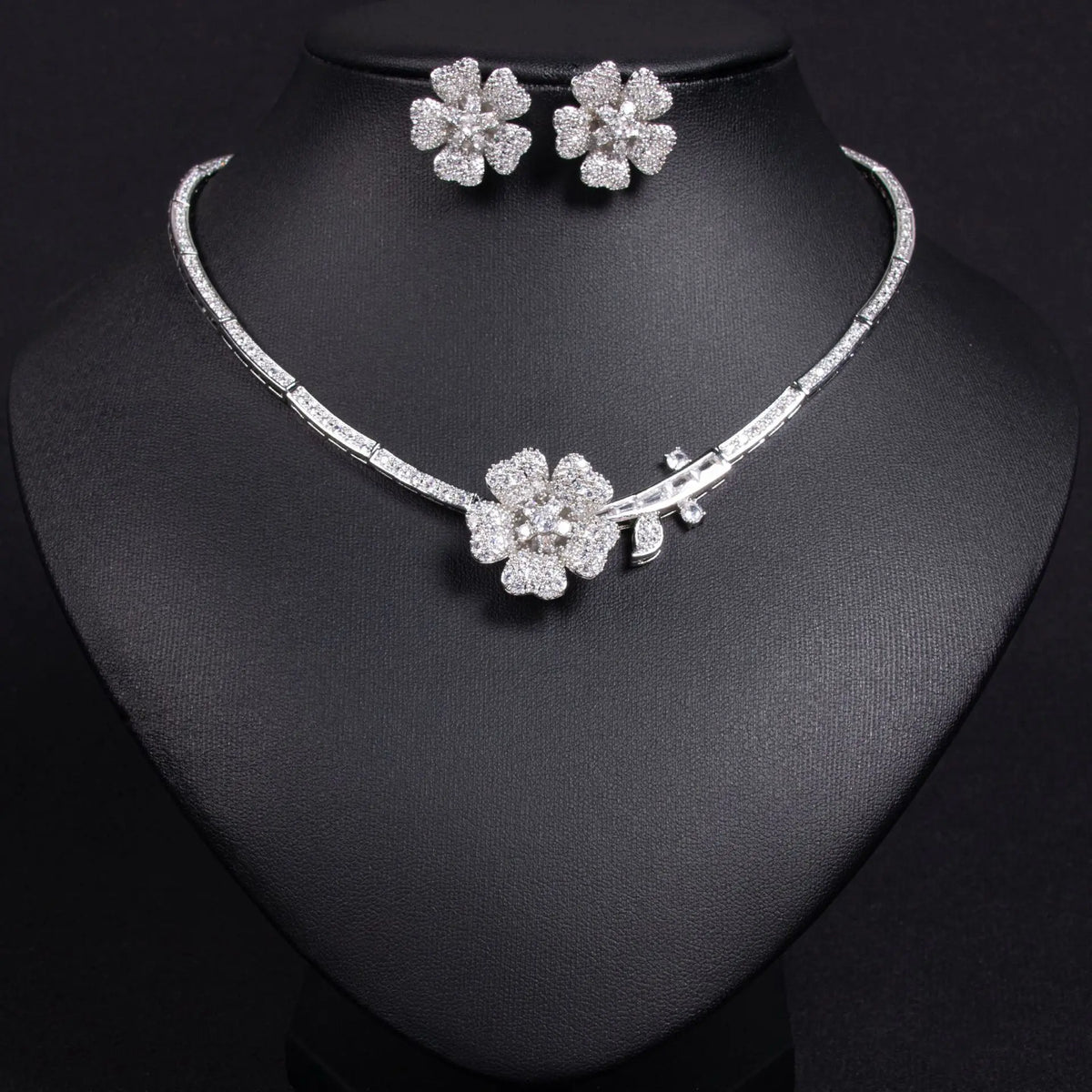 Ensemble collier et boucles d'oreilles zircon fleur, élégant et simple