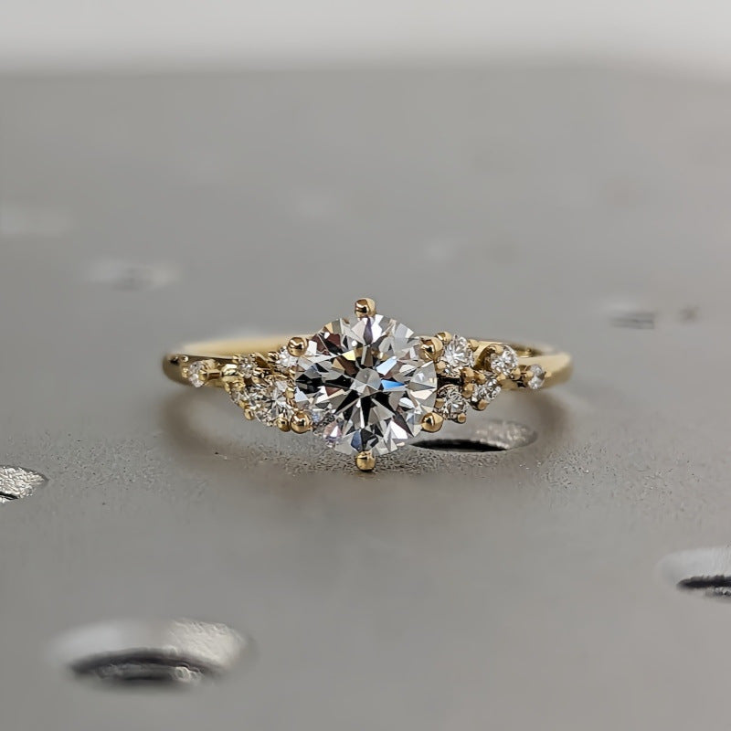 Light luxury gold-plated snowbank six-clawed zircon ring