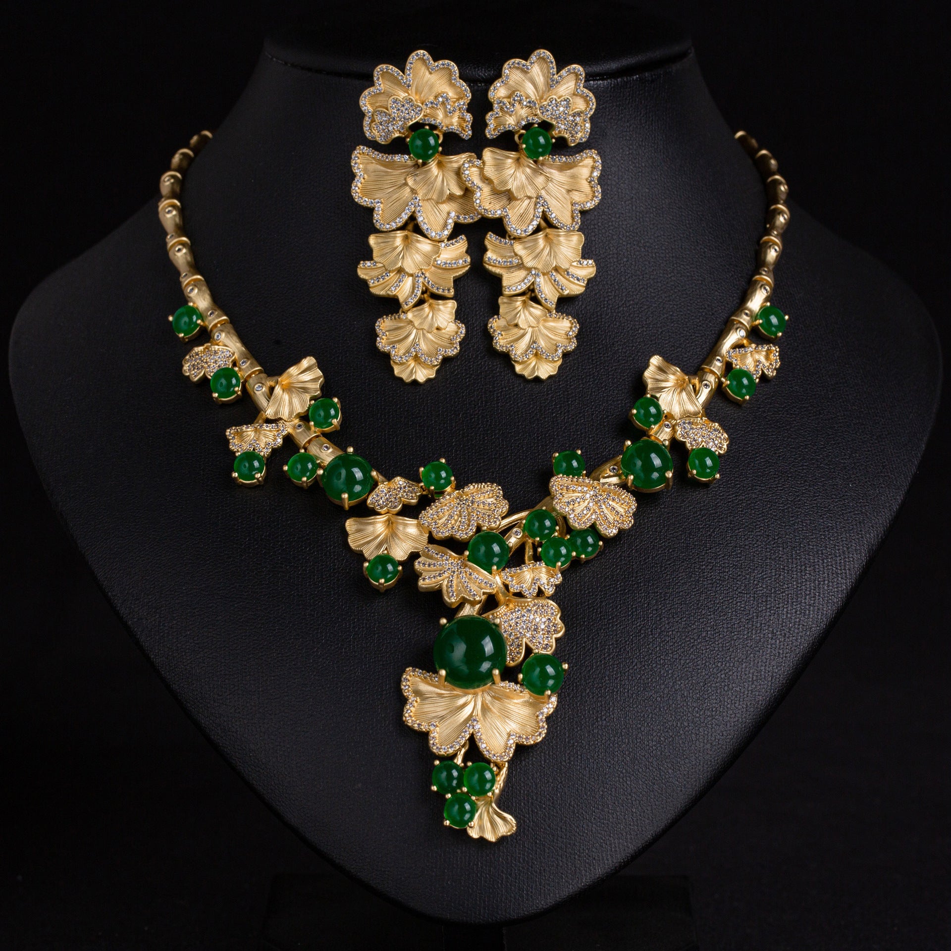Luxury Green Gemstone Ginkgo Leaf Necklace Set for Women – Gold Statement Jewelry with Matching Earrings