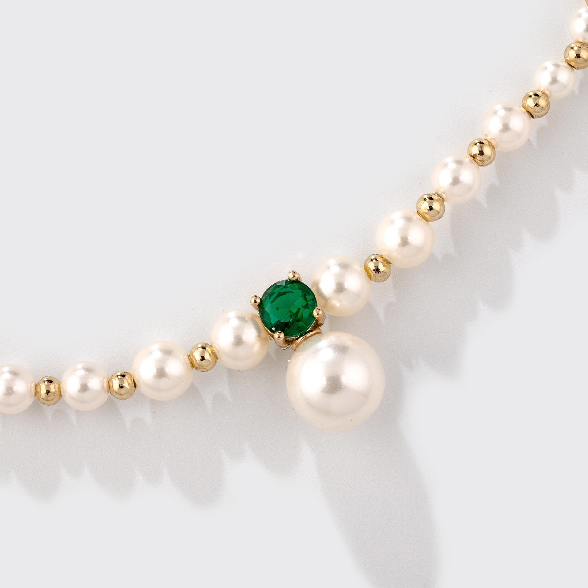 Elegant Pearl Emerald Necklace Earrings Set – Classic Jewelry for Women