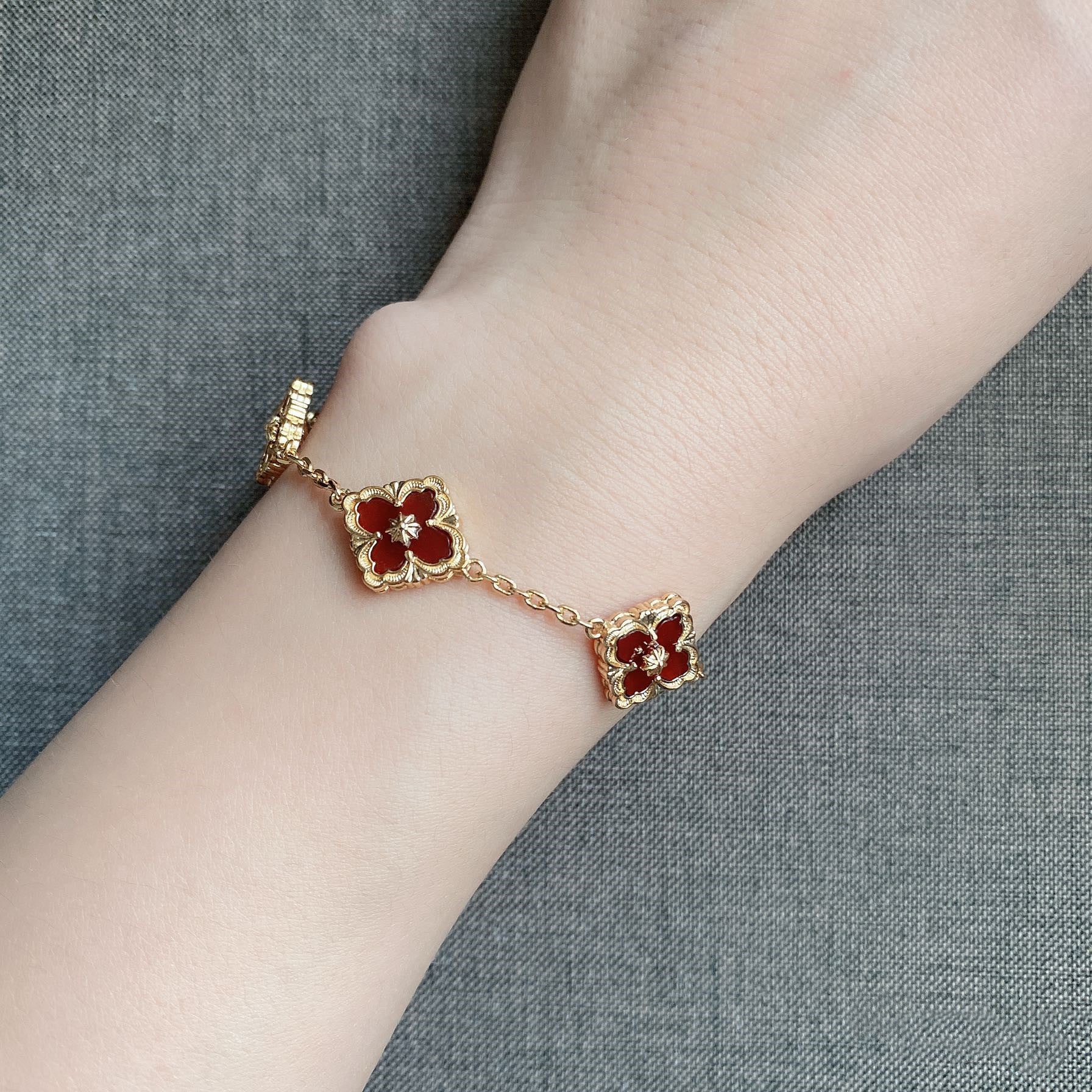 Rhombus white fritillary five-leaf flower bracelet