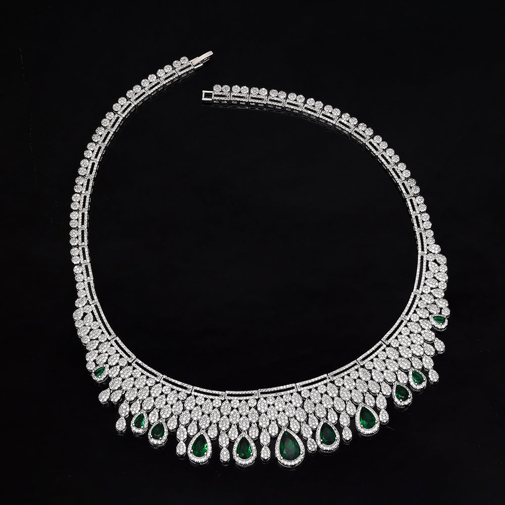 Parure Collier Diamants et Émeraudes de Luxe – Design Royal Élégant