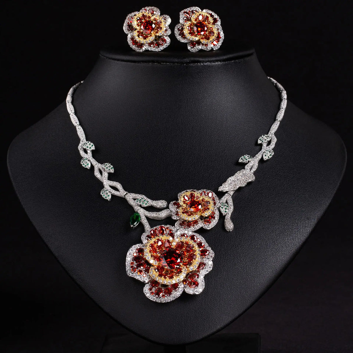 Parure collier et boucles d'oreilles floraux de luxe en cristal rouge pour soirée de gala
