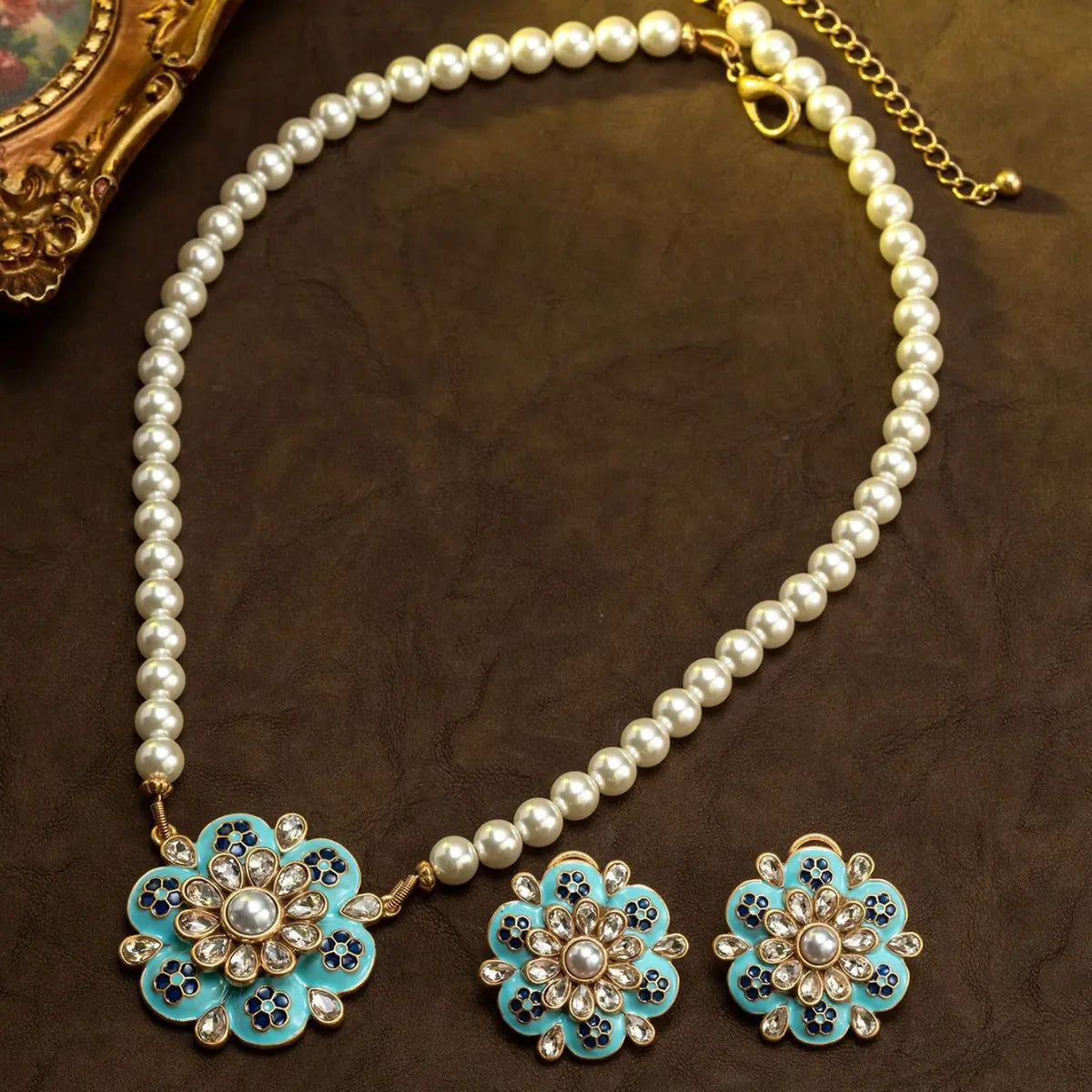 Parure Collier et Boucles d'Oreilles Fleurie Luxe Perle et Turquoise Bleue
