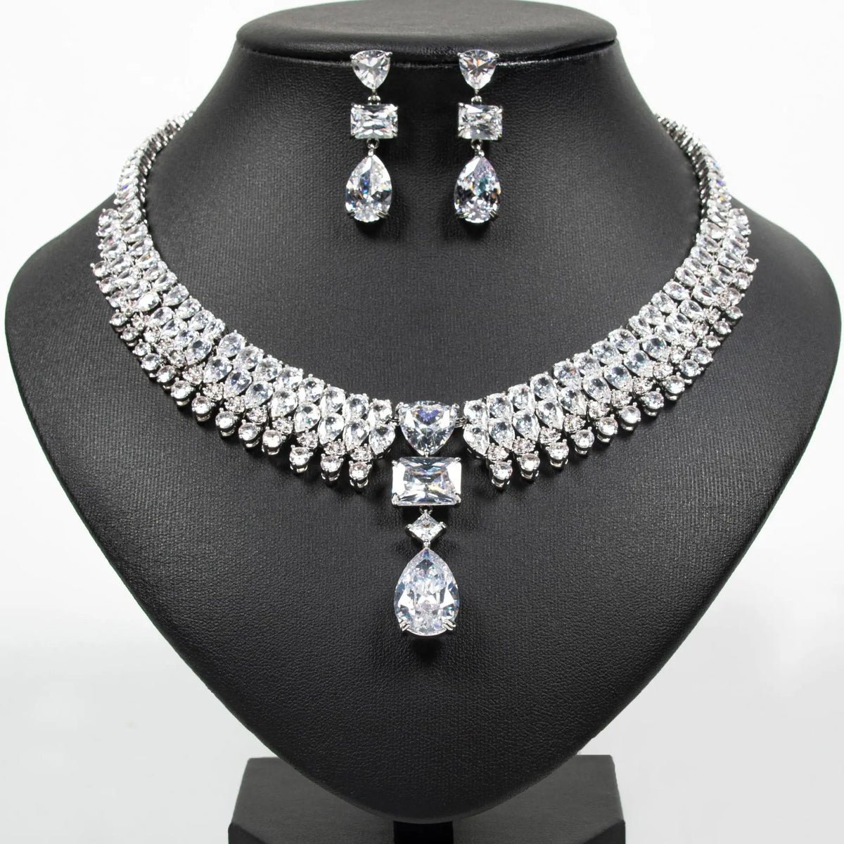 Parure de bijoux élégante avec pendentif en cristal bleu-vert en forme de larme