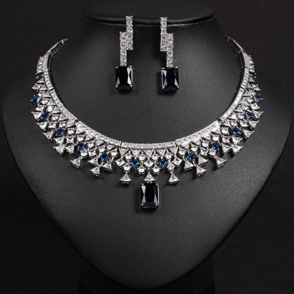Luxuriöses smaragdgrünes Kristall-Halsketten-Ohrringe-Schmuckset für Damen