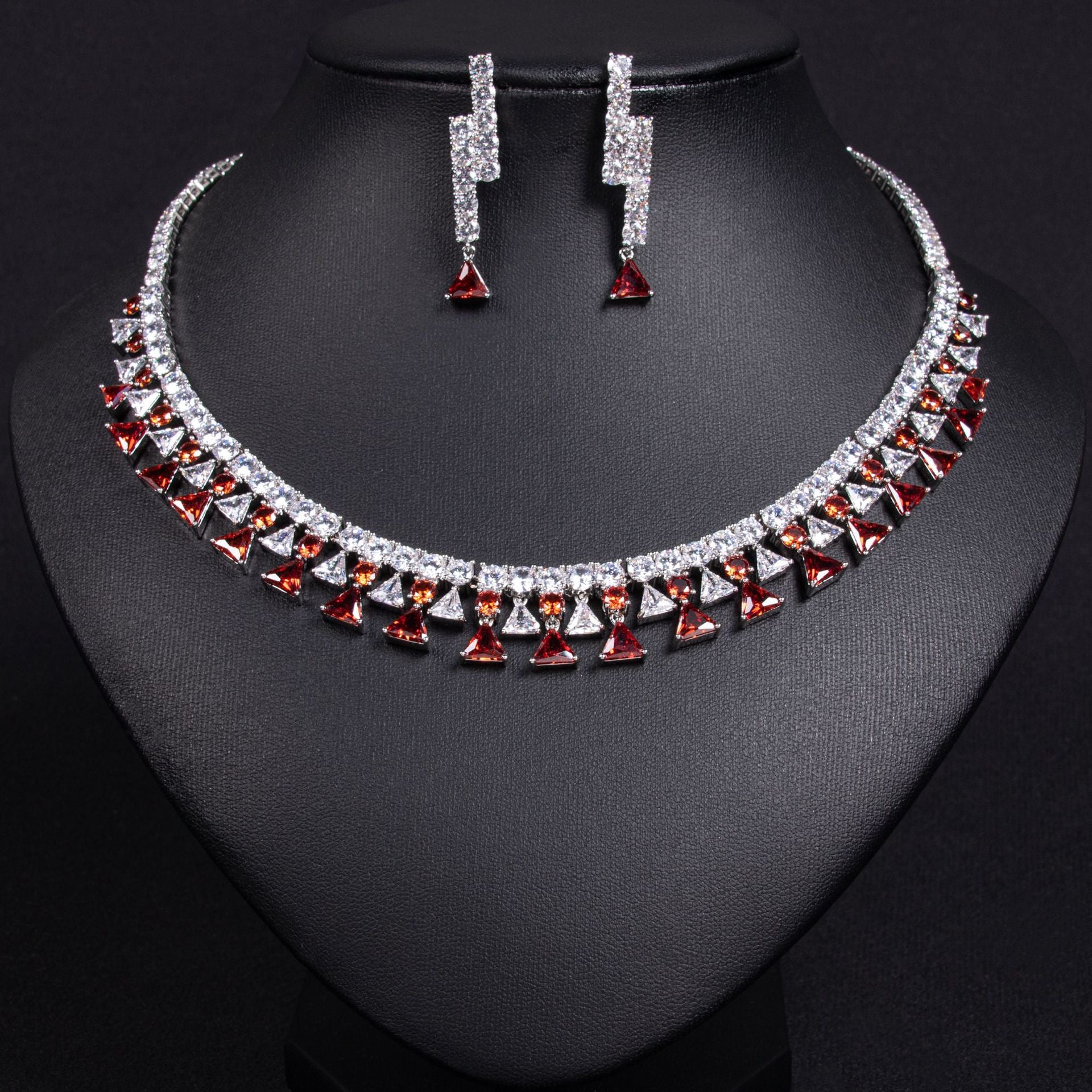 Parure de soirée, collier et boucles d'oreilles goutte, rouge rubis de luxe