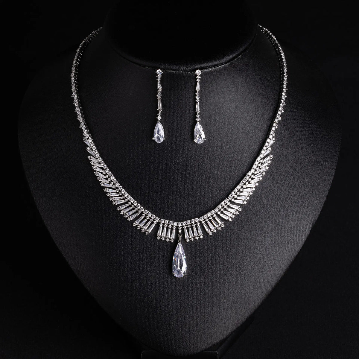 Elegant Emerald Crystal Jewelry Set – Silver Necklace Earrings for Women