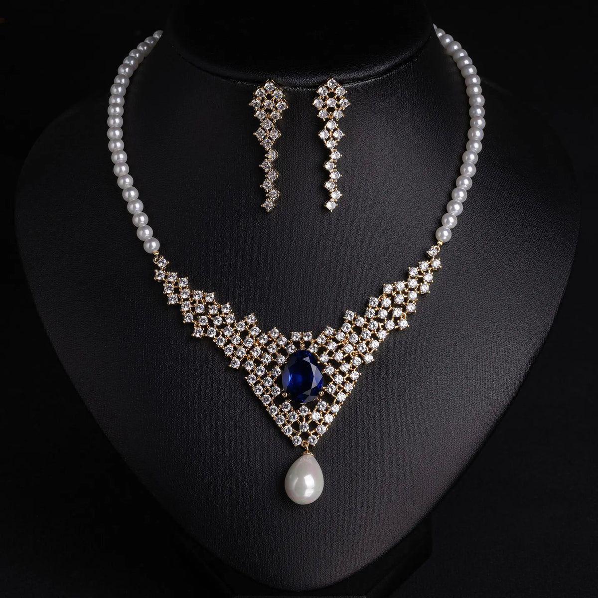 Parure collier et boucles d'oreilles de luxe perle et cristal rouge rubis