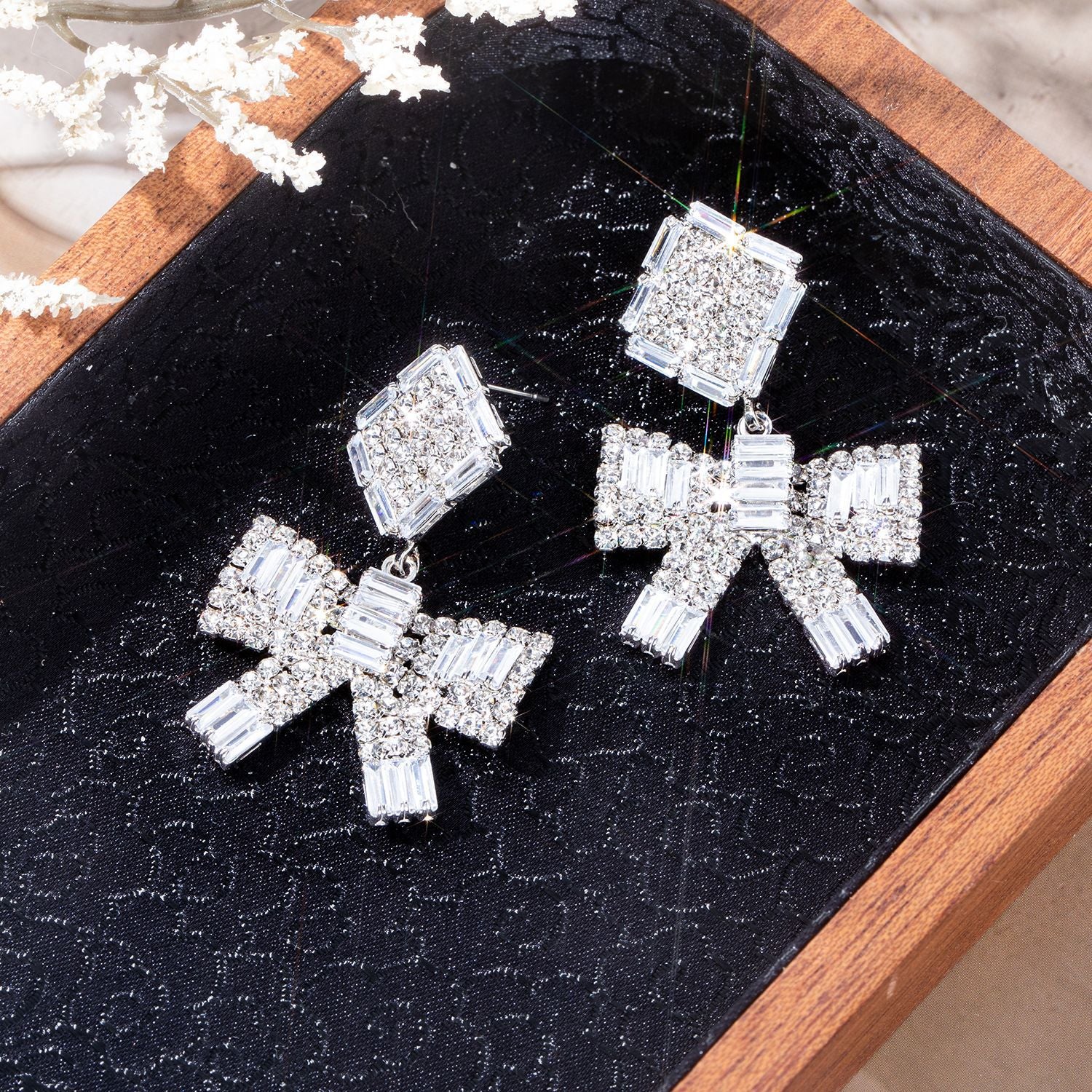 Personalized three-dimensional full diamond light luxury earrings