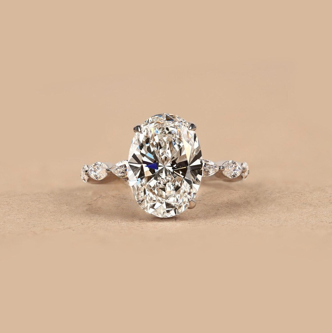 Bague œuf de pigeon diamant œil de cheval mode