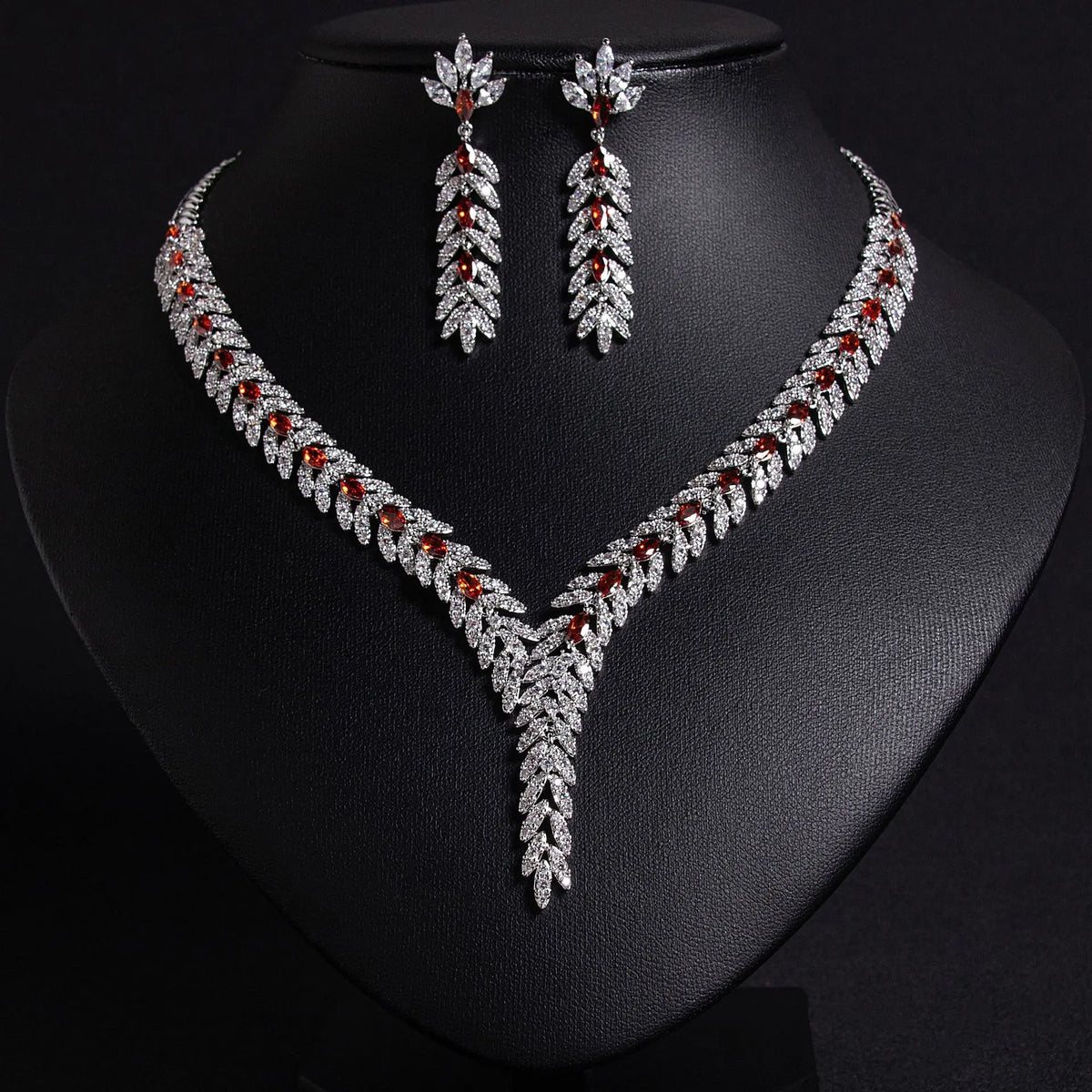 Parure de bijoux de luxe en cristal rouge feuille – Collier et boucles d'oreilles étincelants pour événements formels