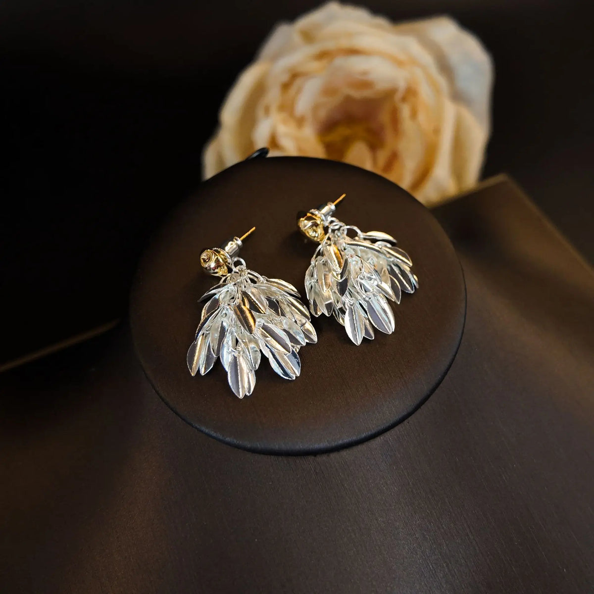 Boucles d'oreilles pendantes feuille dorée