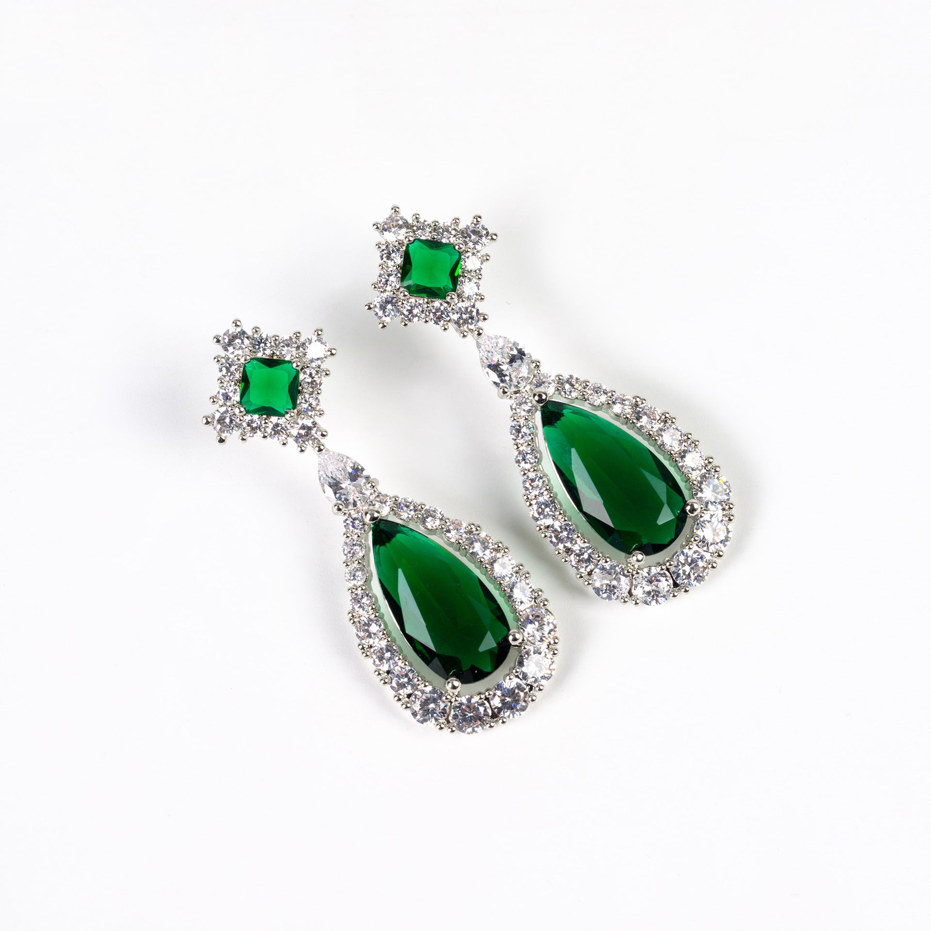 Ensemble collier et boucles d'oreilles goutte d'eau diamant de luxe pour l'industrie lourde