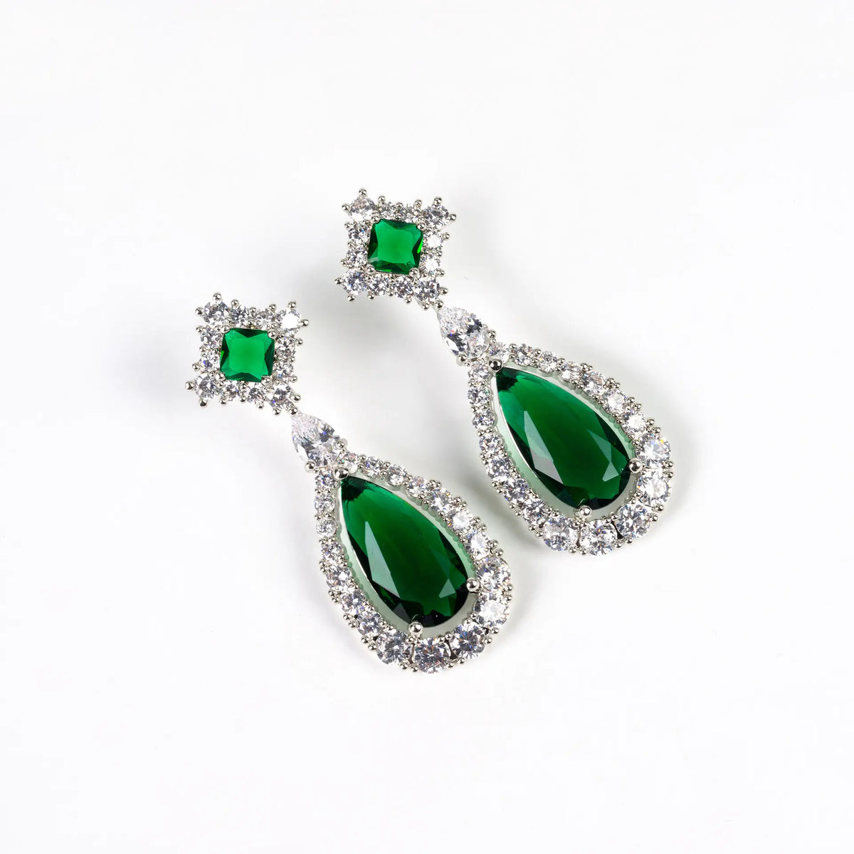 Ensemble collier et boucles d'oreilles goutte d'eau diamant de luxe pour l'industrie lourde