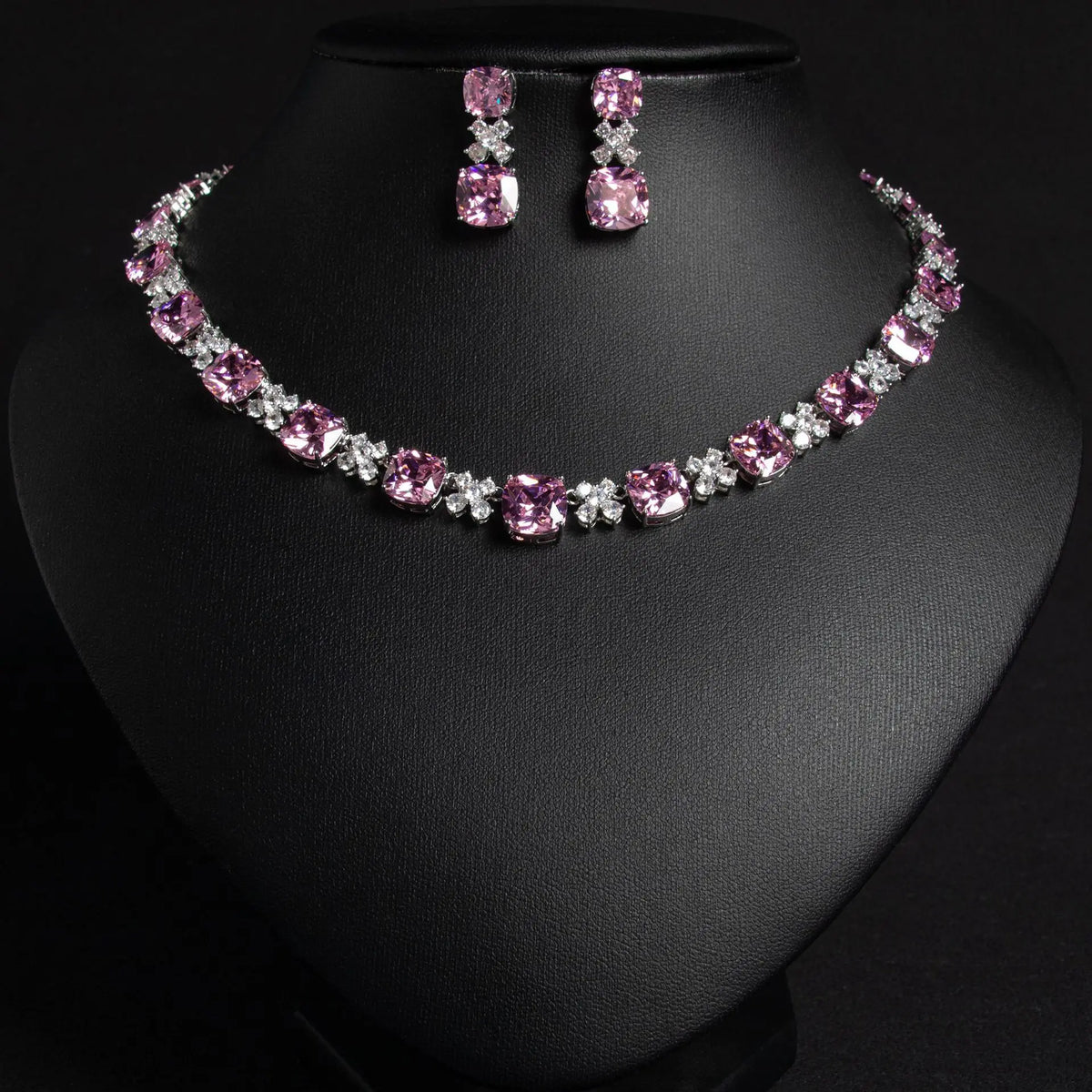 Parure Collier et Boucles d'Oreilles Élégante en Cristal Rose – Bijoux de Luxe Minimalistes pour Femme