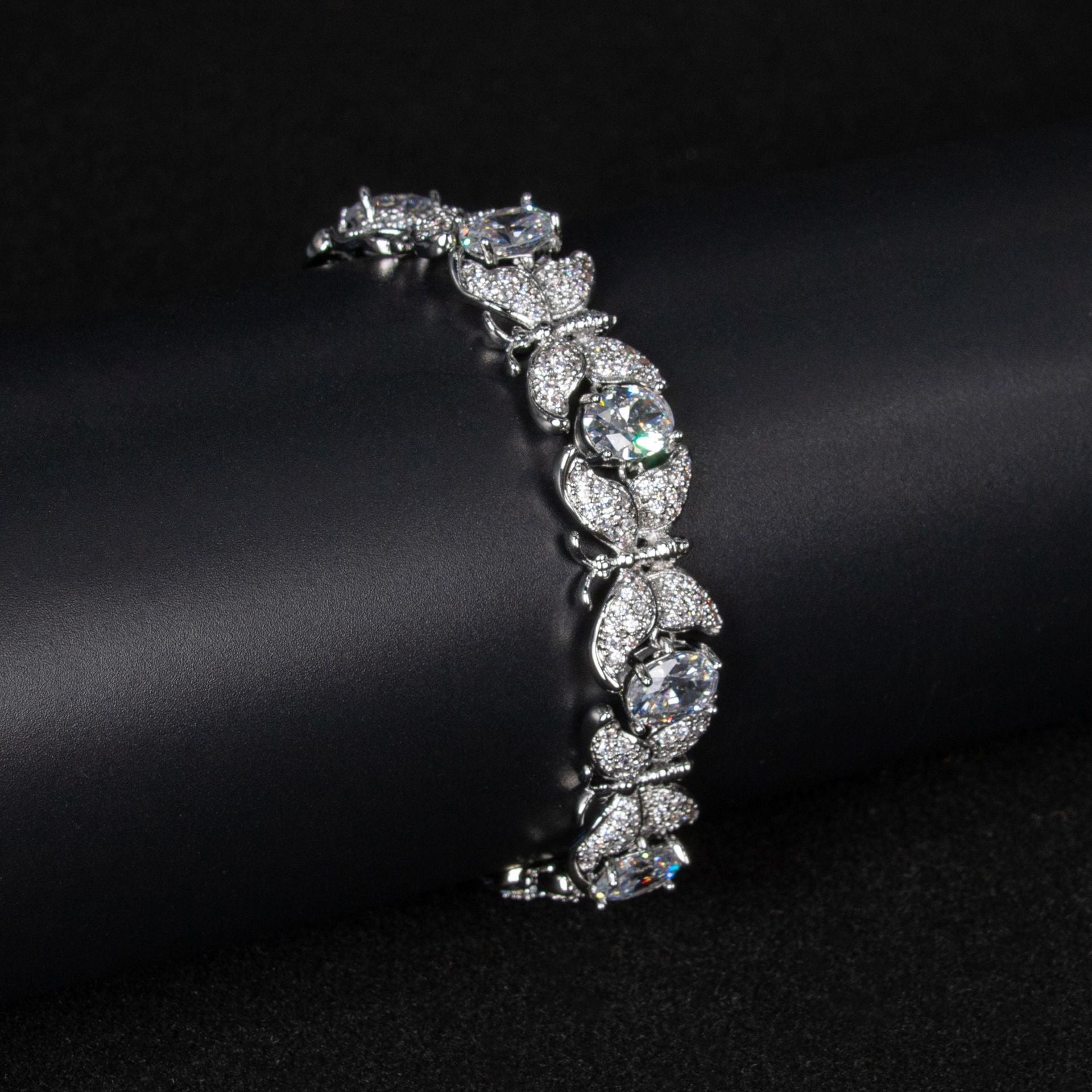 Bracelet papillon trésor couleur pour femme, bijou haut de gamme au tempérament de luxe léger, style ins et niche