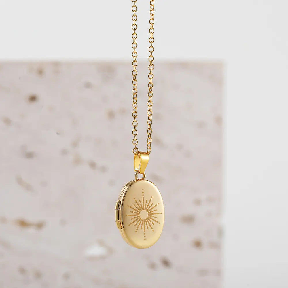 Collier cadre photo ouvrant vintage en or 18 carats
