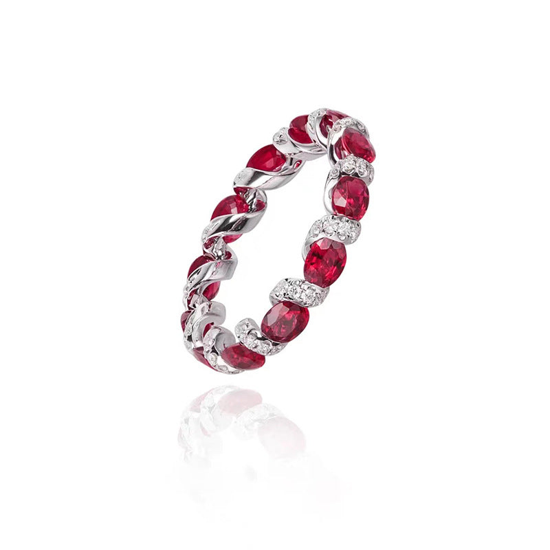 Bague empilable minimaliste en cristal rubis